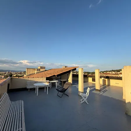 Tropez Centre Apartahotel