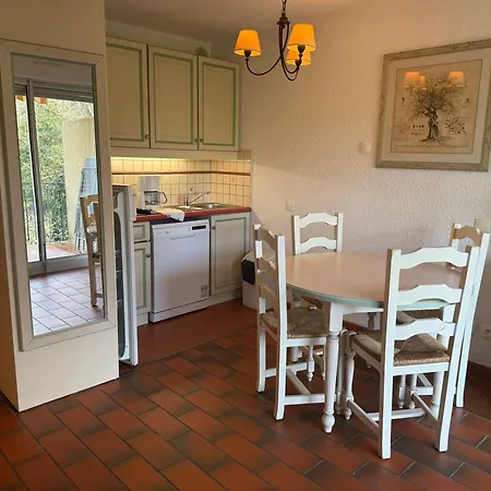 Tropez Centre Apartahotel